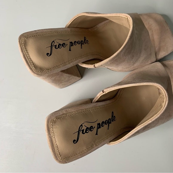 Free People 38 US 8 Margo Suede Mules Sand Square Platform Chunky Open Toe - Picture 4 of 11